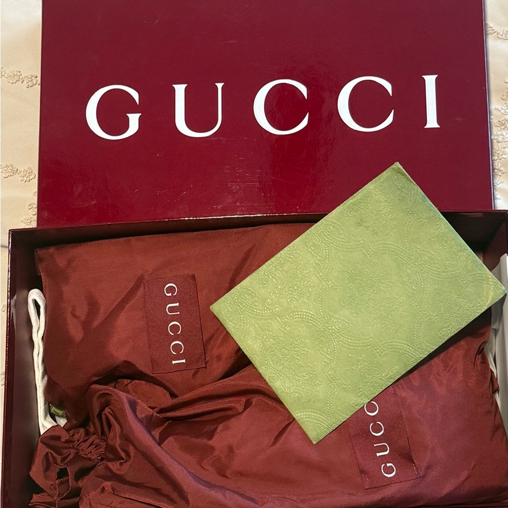 Gucci White Leather Low-Top Sneakers with Green and Red Web Accent - Picture 8 of 8